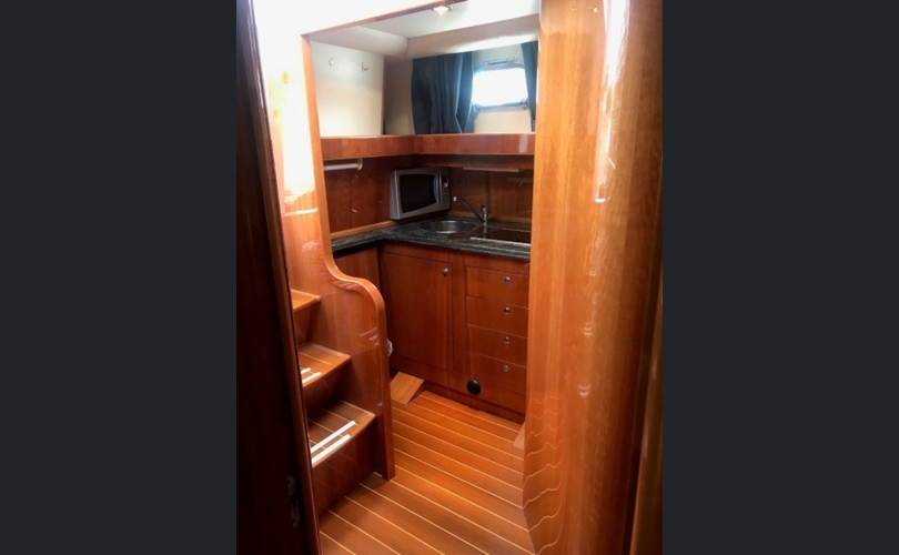 Cayman 38 WA Walkaround-kuva-6